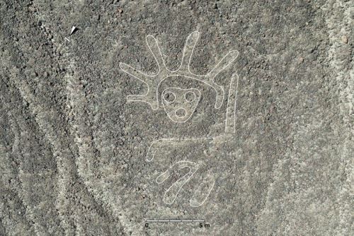 Especialistas continúan estudio de geoglifos en Pampa de Nasca