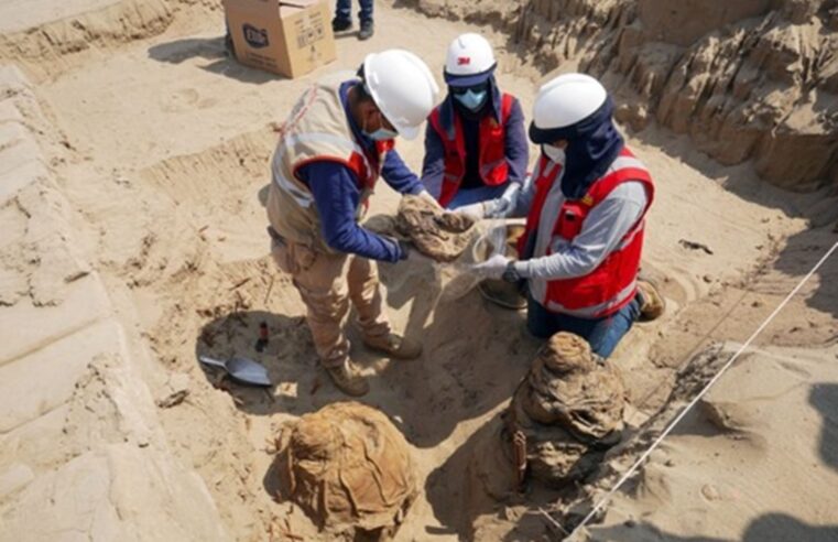 Desentierran 4 fardos funerarios de hace 800 años en Huacachina Seca