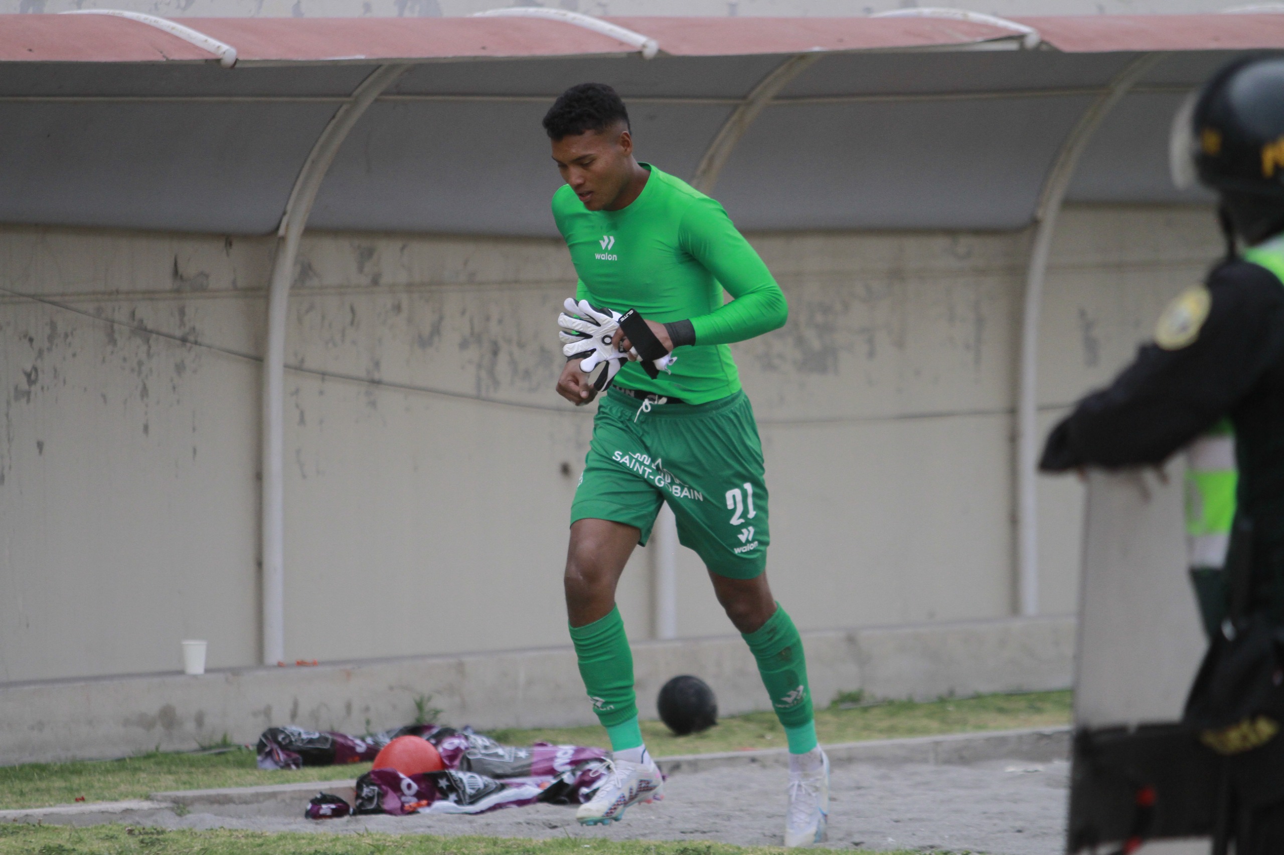 Cabezudo regaló su camiseta a su suegra por la goleada