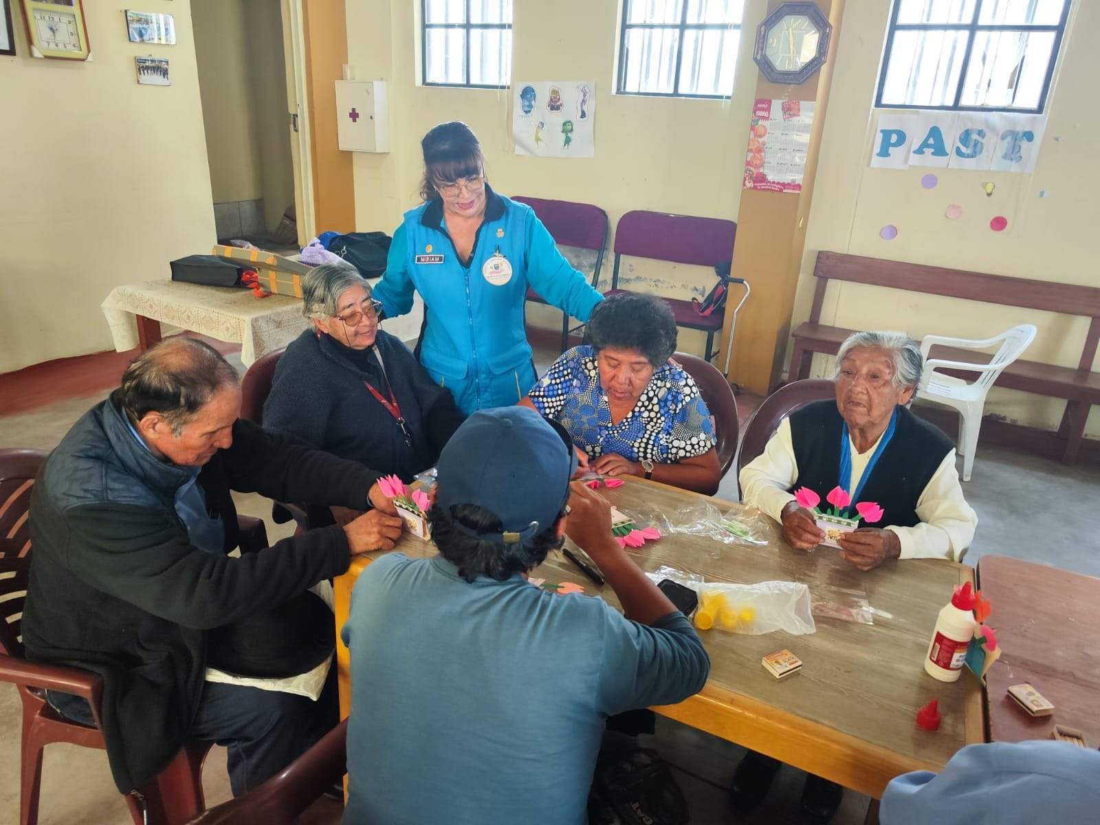 Comité de Damas Bustamantinas reitera compromiso con adultos mayores