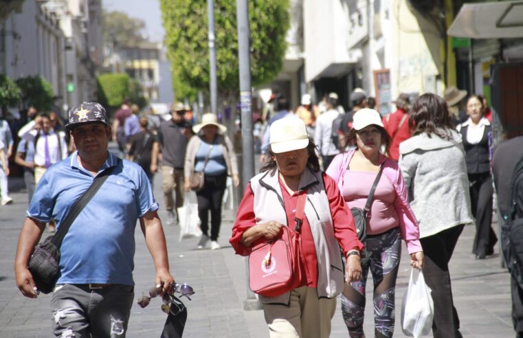 Población soporta temperaturas de más de 30⁰ C a la intemperie