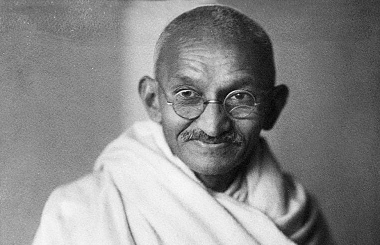 MAHATMA GANDHI: “IDEALISTA PRÁCTICO”