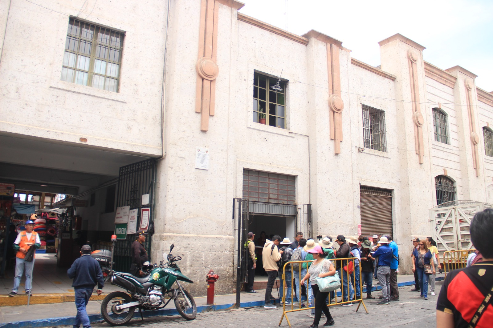 Aumentarán seguridad en el mercado San Camilo