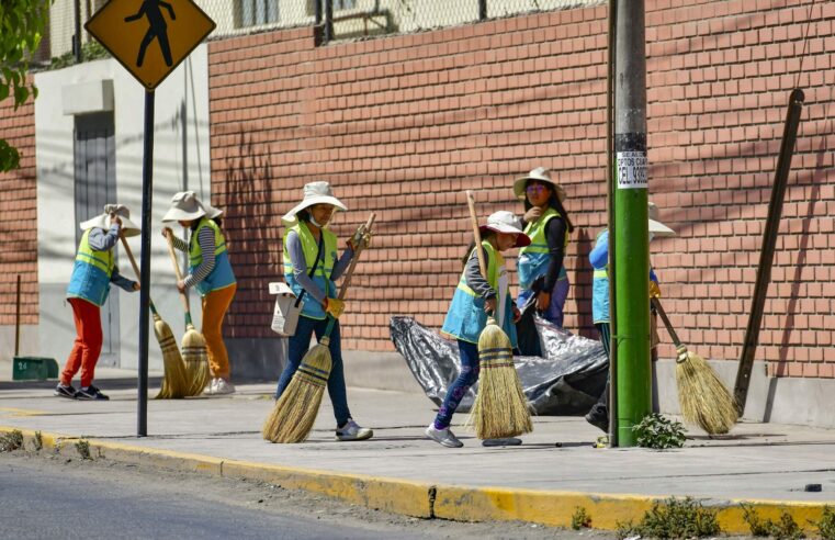 Voluntarios recogen 7 toneladas de basura del ingreso a Arequipa