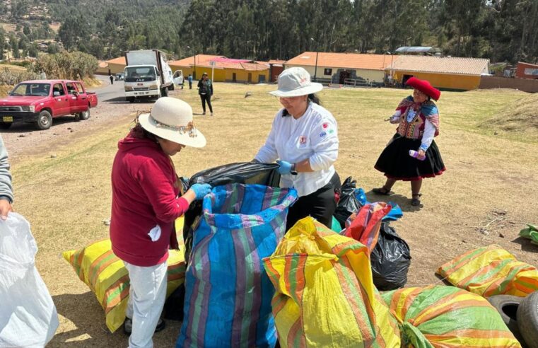 Retiran media tonelada de residuos sólidos del parque en Sacsayhuamán