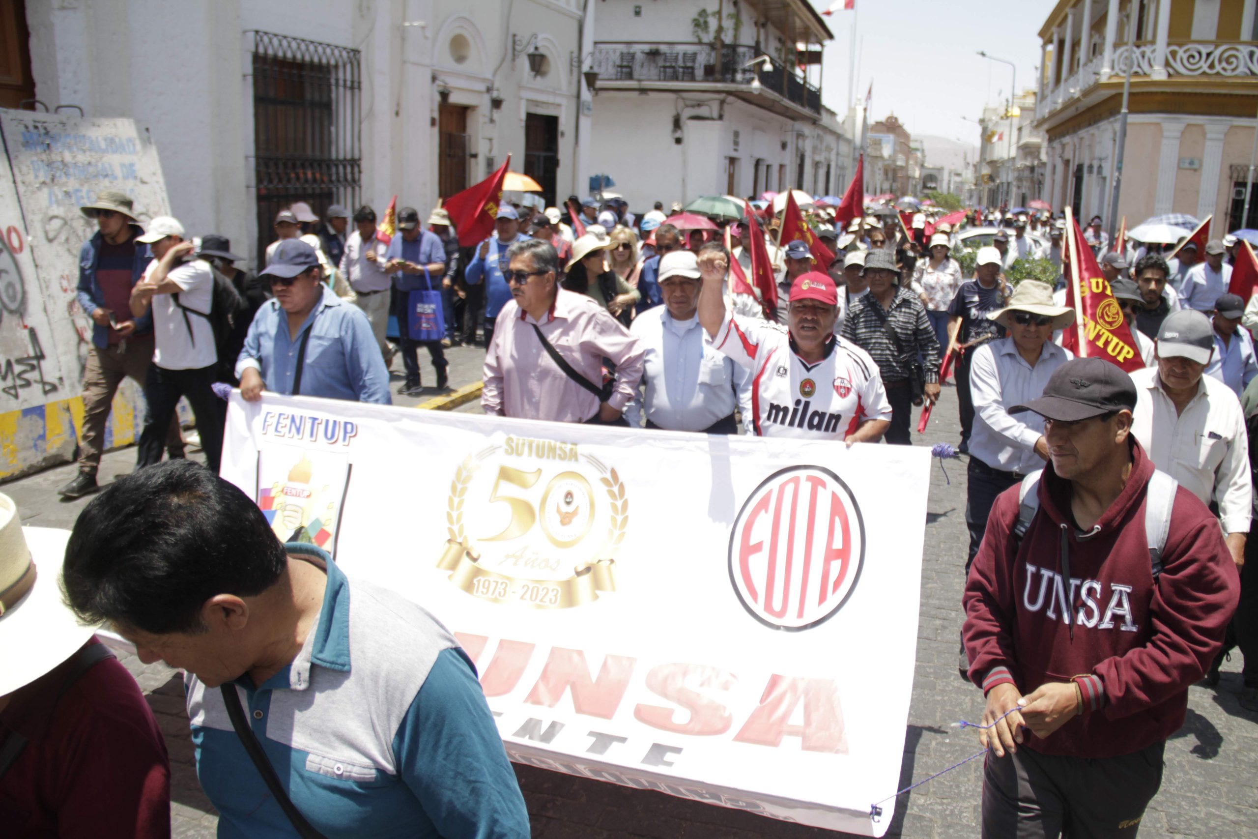 Exigen nombramientos de contratados y mejoras a servidores públicos de CAS