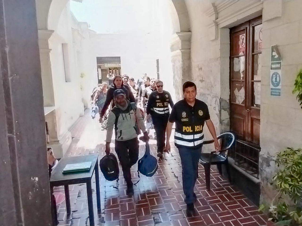 Expulsaron a cinco extranjeros que ingresaron ilegalmente al país