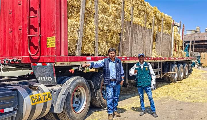 Agricultura distribuye más de 2600 pacas de heno de avena