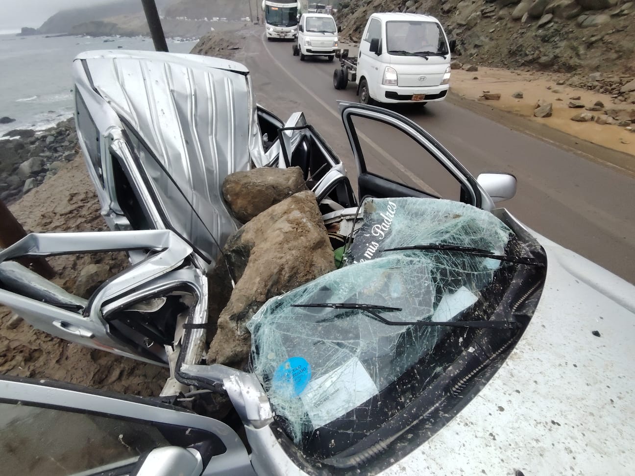 Tres personas mueren aplastadas por rocas en Atico