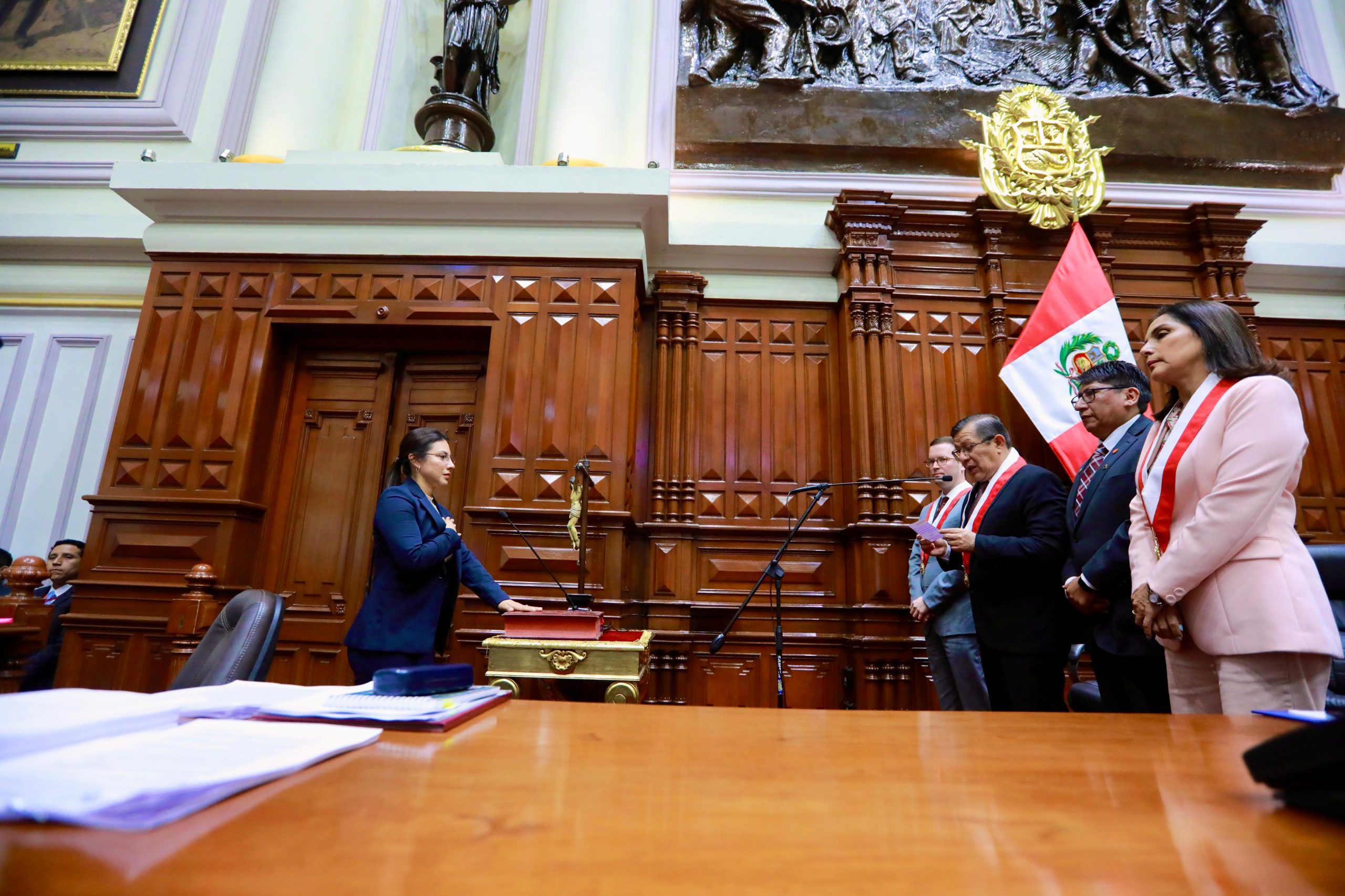 Ana Zegarra juró como congresista  en reemplazo de Hitler Saavedra