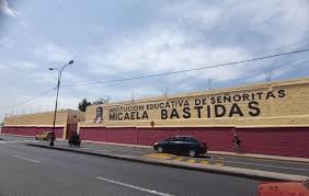 Padres del colegio Micaela Bastidas preparan protesta por demora en reconstrucción