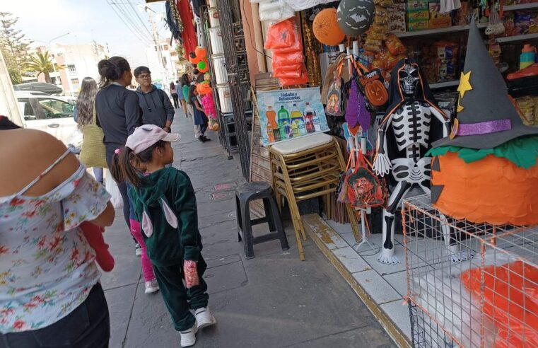 Trajes de brujas y las calabazas son de mayor demanda en Halloween