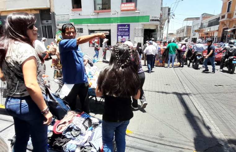 Comercio informal desafía operativos en el Centro Histórico de Arequipa