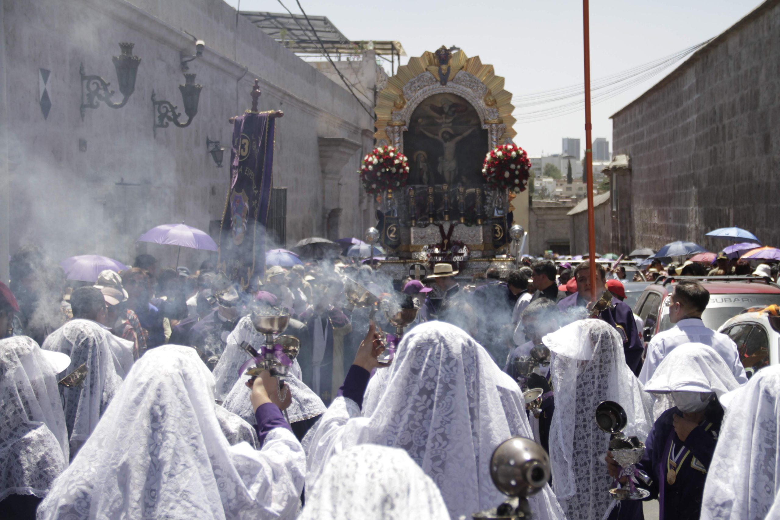 “Avancen hermanos, que el Señor de los Milagros derrama bendiciones”