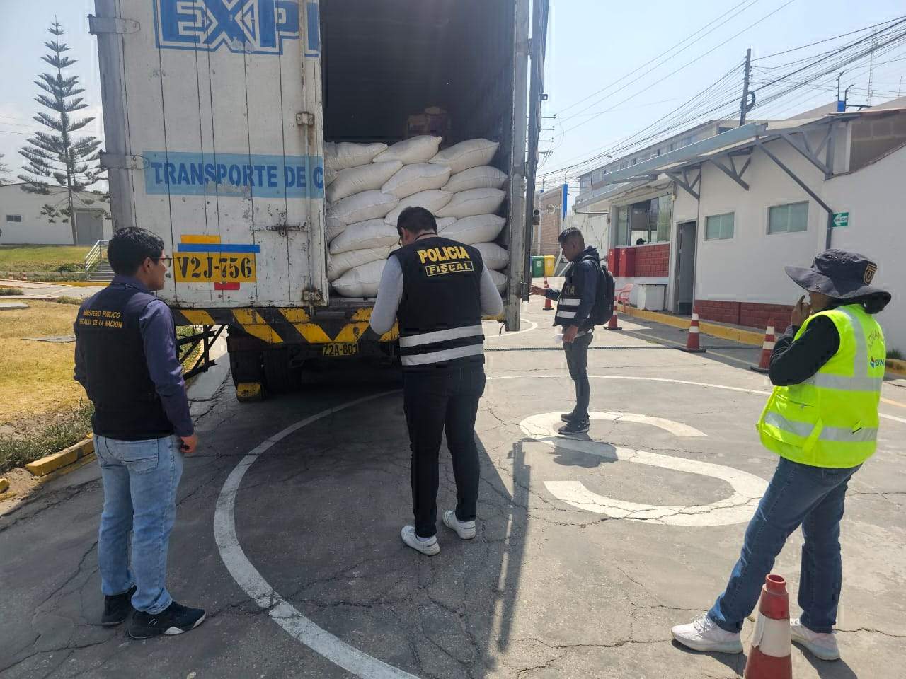 Detienen a conductor por contrabando de 270 sacos de maíz extranjero