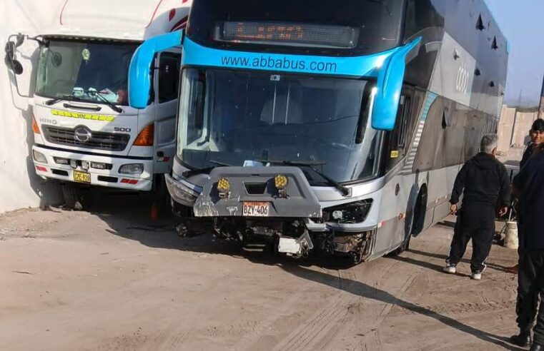 Tres policías heridos tras accidente de bus en Yauca