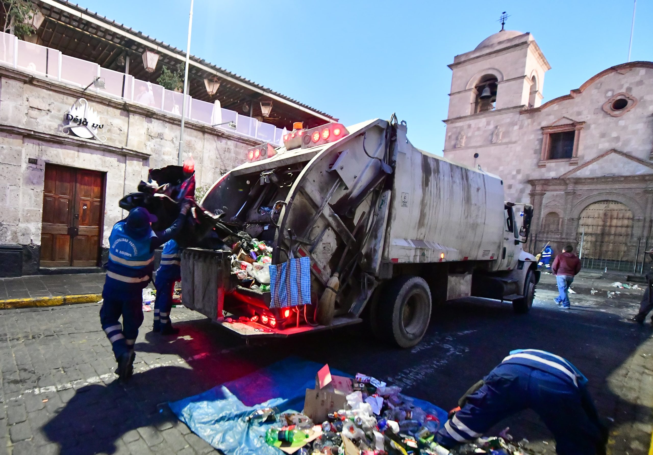 Días feriados dejan más de 150 toneladas de basura cada día