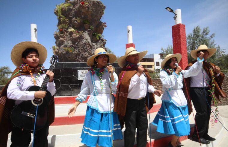 Escolares fomentan tradiciones de Cayma con concurso de coplas