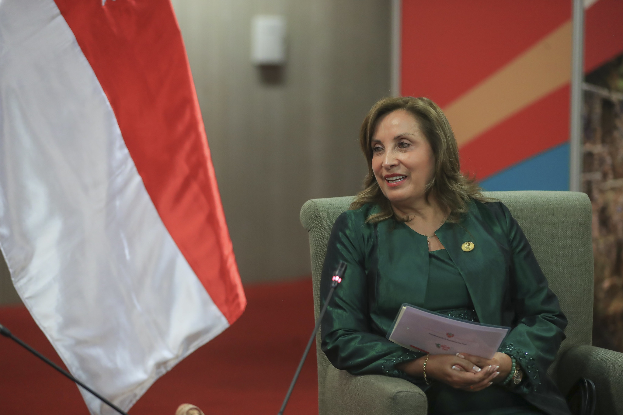 Identifican nuevos lujos de la presidenta durante foro Asia-Pacífico