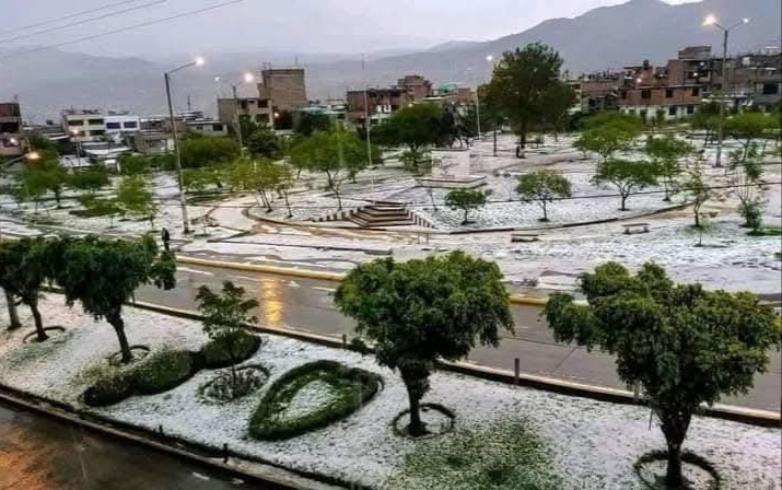 Lluvia intensa inunda calles y genera alarma en la población