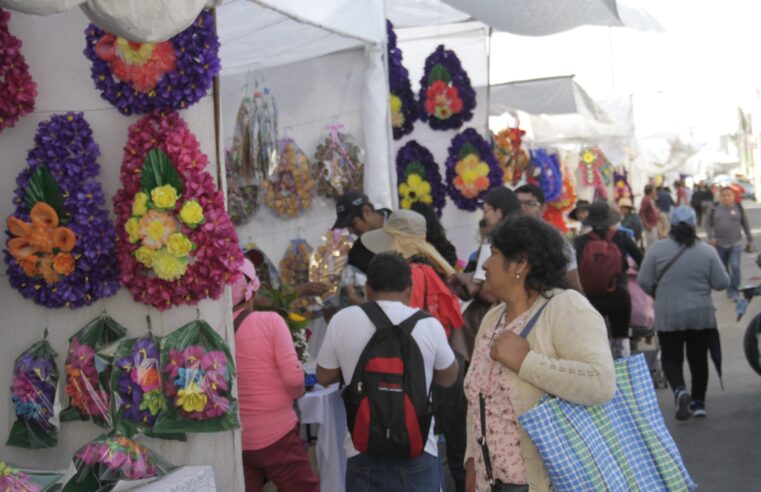 Venta de flores y artesanías incrementa por Día de los Difuntos