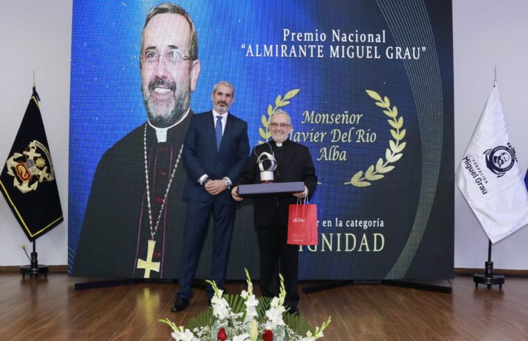 Arzobispo recibió premio nacional Almirante Miguel Grau