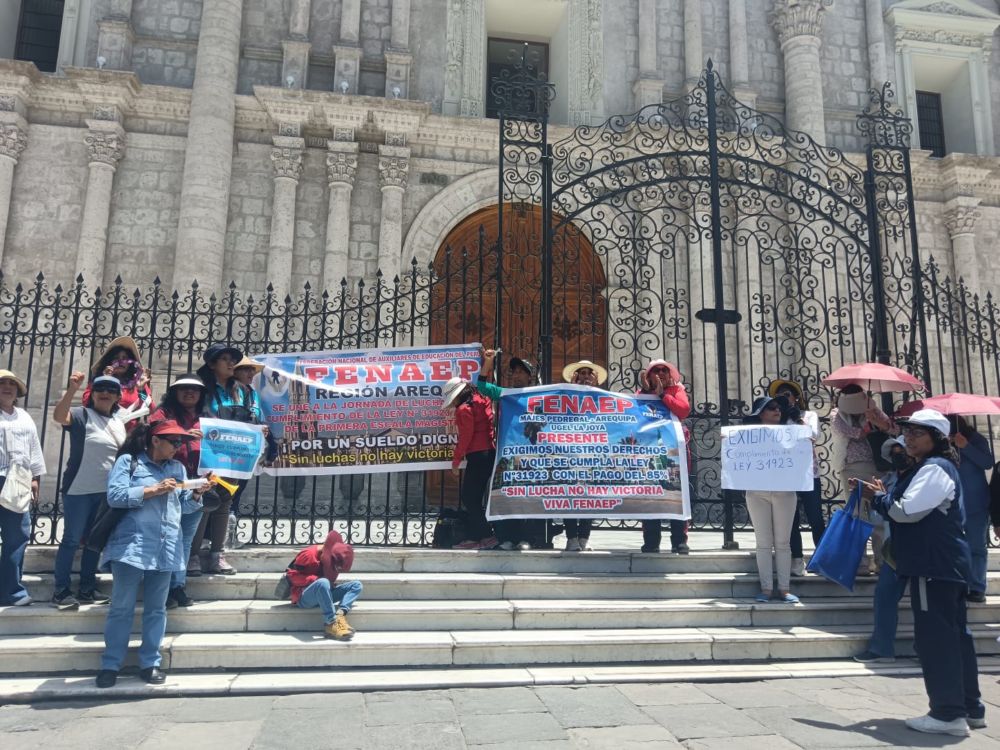 Arequipa: Docentes auxiliares advierten huelga indefinida ante falta de incremento salarial