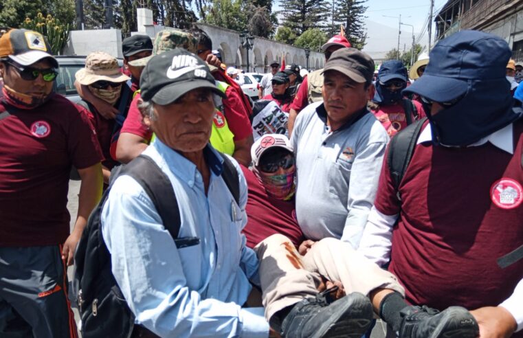 Sindicato de Construcción Civil intentó bloquear el puente Grau y fueron dispersados con perdigones