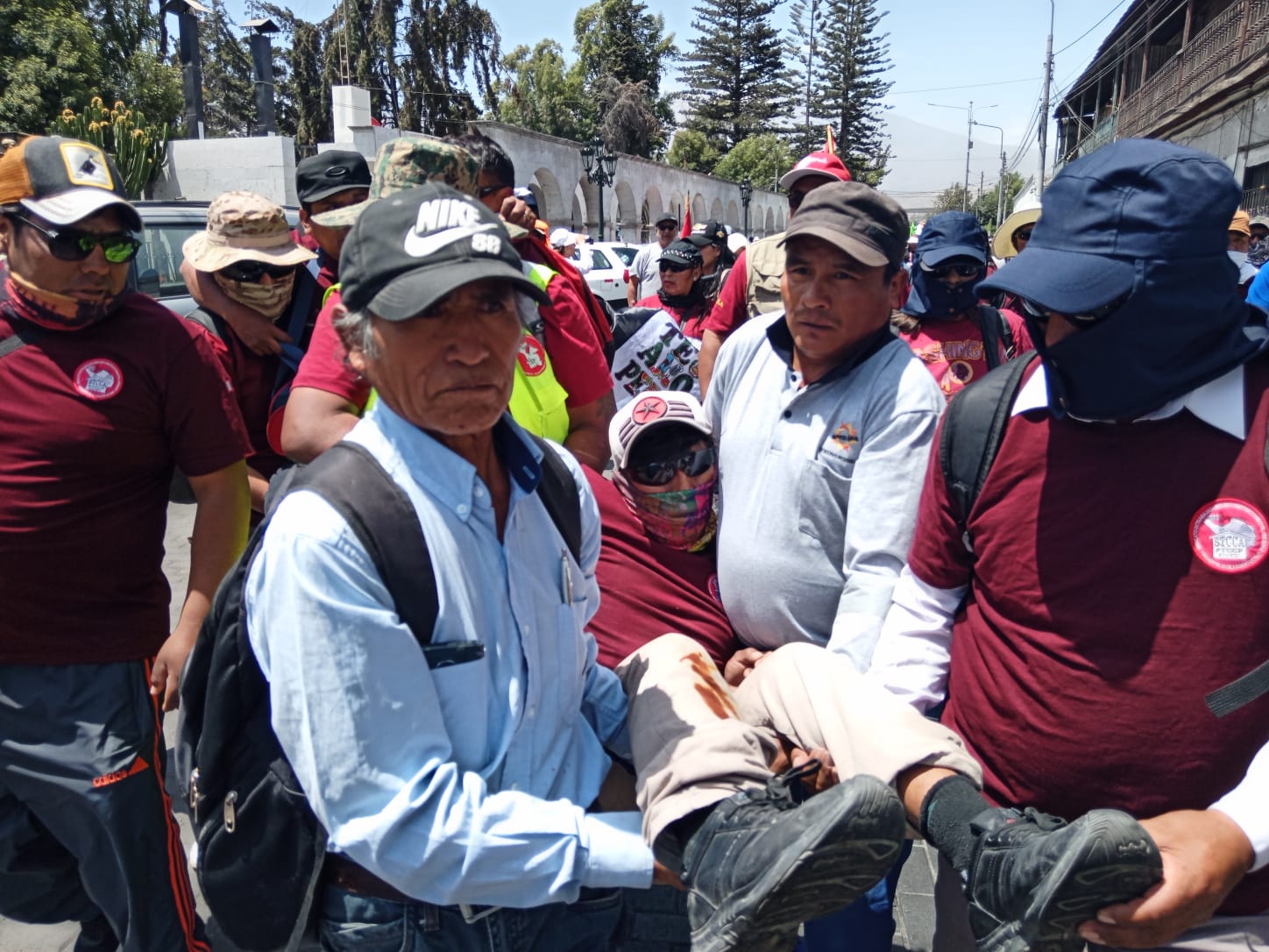 Sindicato de Construcción Civil intentó bloquear el puente Grau y fueron dispersados con perdigones