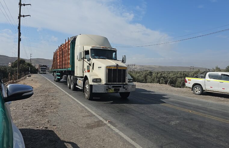 Mineros informales bloquean puentes Atico y Ocoña en Arequipa