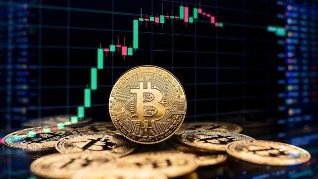 Bitcoin supera su máximo histórico  tras  victoria de Donald Trump