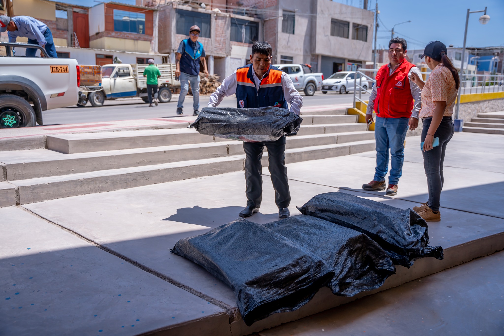 Entregan blader para almacenamiento de agua en poblado de Chen Chen