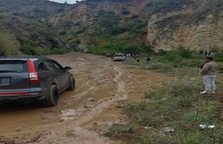 Huaico bloqueó con piedras y lodo la vía nacional Cusco-Abancay