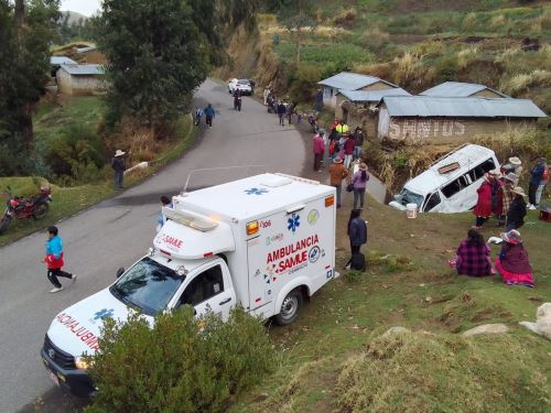 Cuatro fallecidos deja despiste y vuelco de combi en provincia de Chumbivilcas