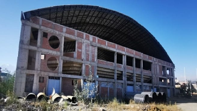 Contraloría alerta sobrecosto en coliseo que beneficiará a 6 mil habitantes de Socabaya