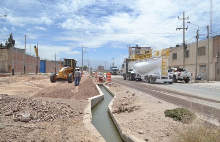 Tramo III de la vía 4 carriles registra avance del 90%