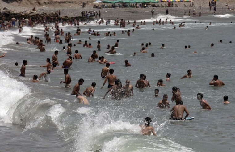 Inician análisis de agua de playas para garantizar verano saludable 2025