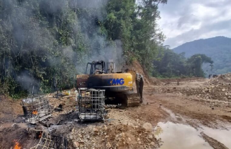 Autoridades destruyen campamentos y maquinaria de la minería ilegal