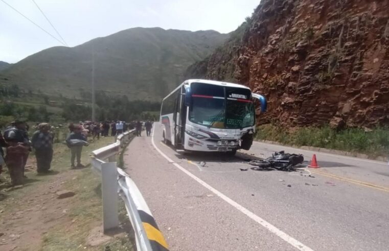 Choque de motocicleta con bus en la vía Cusco-Sicuani deja dos fallecidos