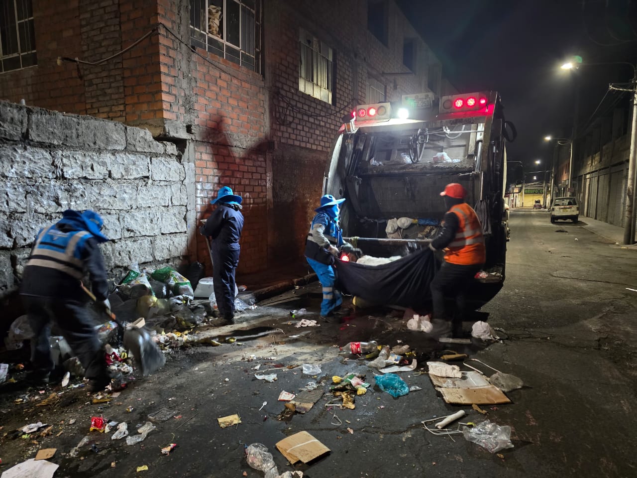 Recogen más de 70 toneladas de basura en Bustamante y Rivero