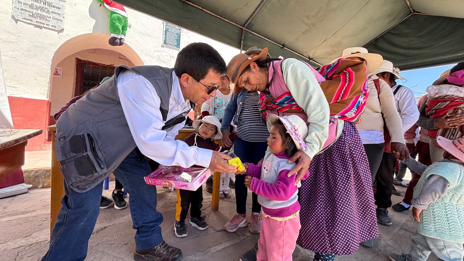 Caravana navideña llevó alegría a más de 2 mil niños de La Unión