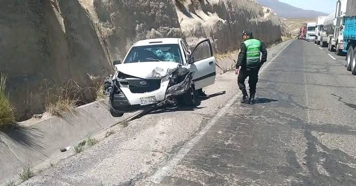 Choque frontal en la vía Arequipa-Puno deja cuatro heridos