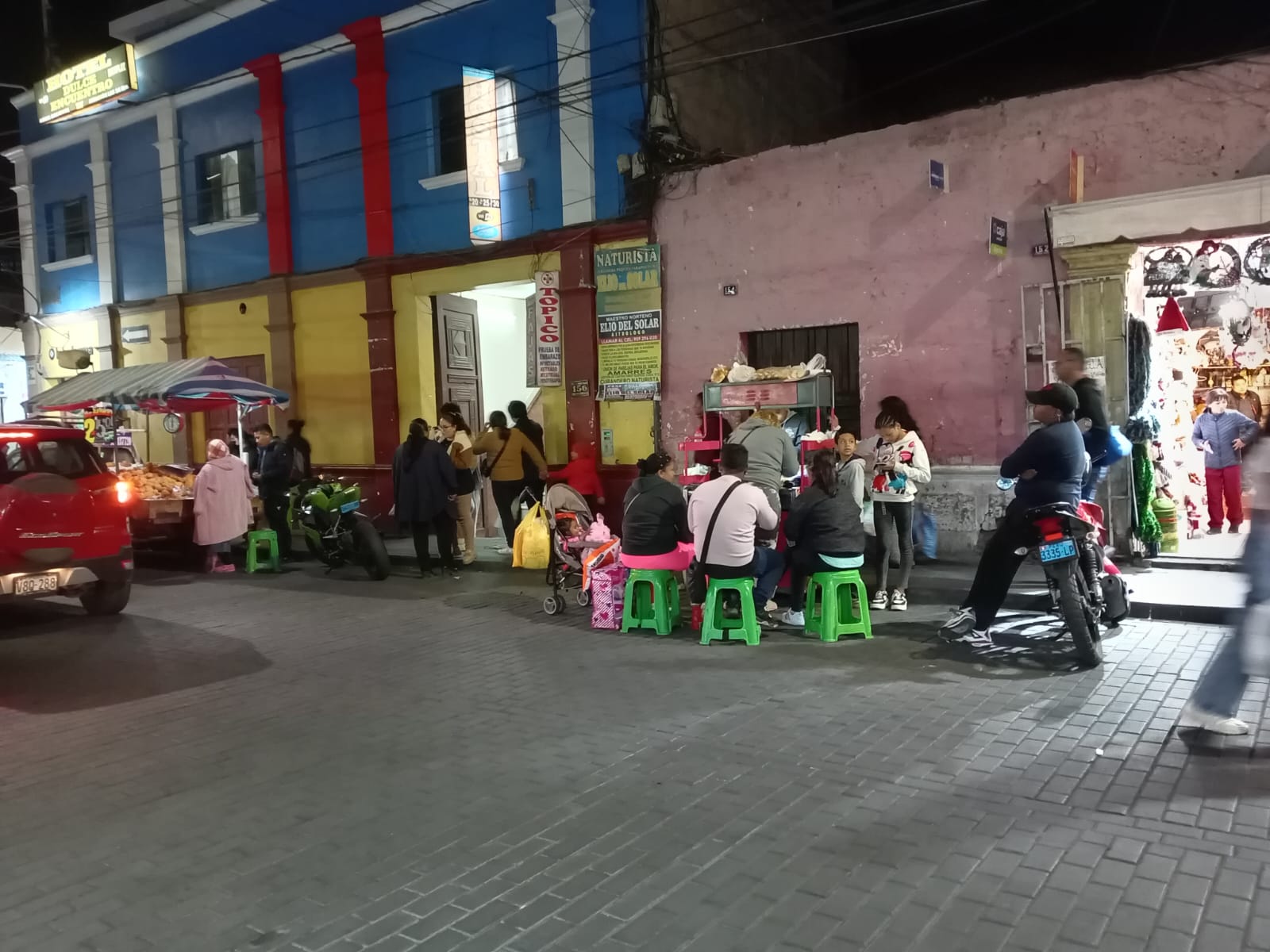 Ambulantes amenazan con convertir el Centro Histórico de Arequipa en una «cachina»