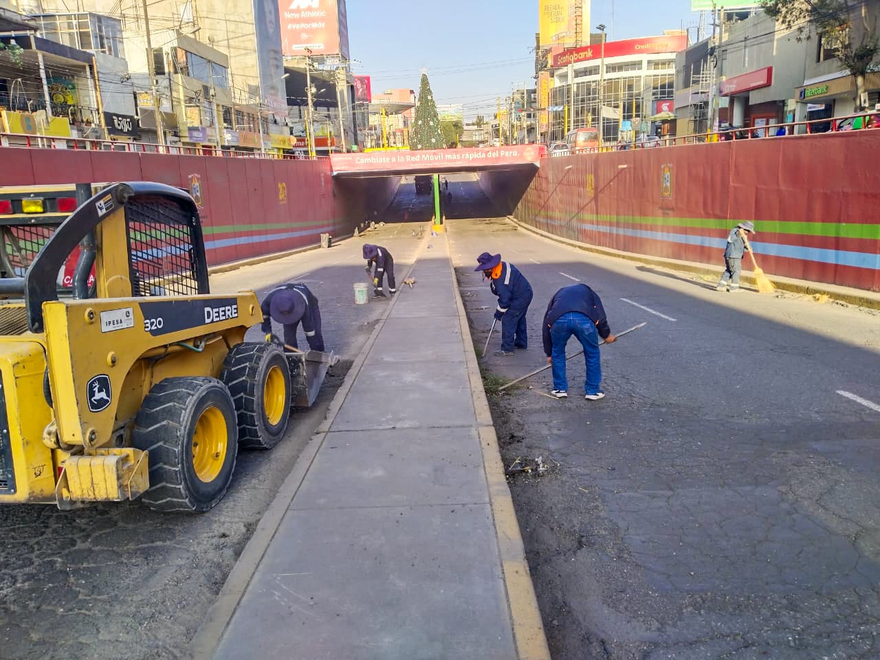 Limpian paso a desnivel de la Av. Ejército por inicio de temporada de lluvias