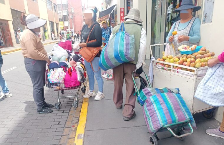 La presencia de ambulantes en el centro de la ciudad es incontrolable