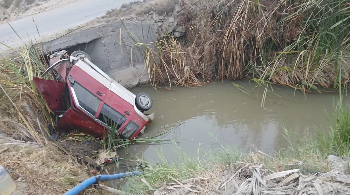 Accidente en Deán Valdivia deja tres heridos y dos muertos