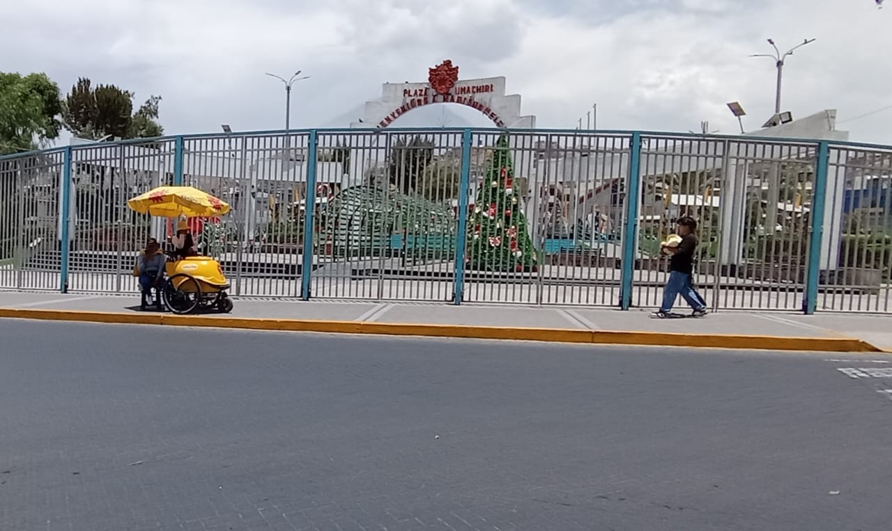 Mariano Melgar: Cierran el parque Umachiri porque los vecinos se roban los adornos navideños.