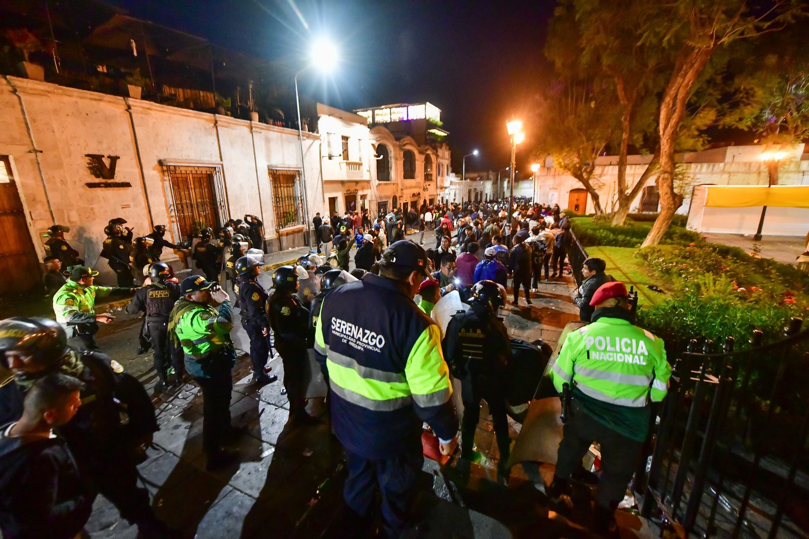 En este momento estás viendo Discotecas abrirán hasta las 02:00 horas y Plaza de Armas hoy en la noche