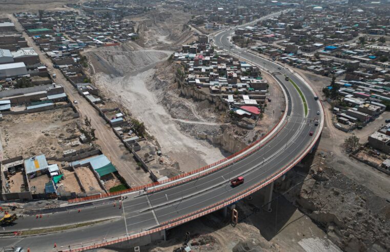 Cuestionan inauguración de obras inconclusas en la vía de Cuatro Carriles