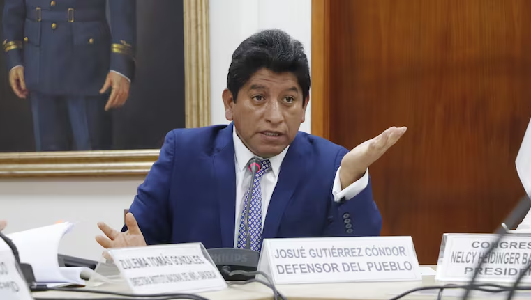 Defensor del Pueblo insiste en pedir destitución del ministro de Educación